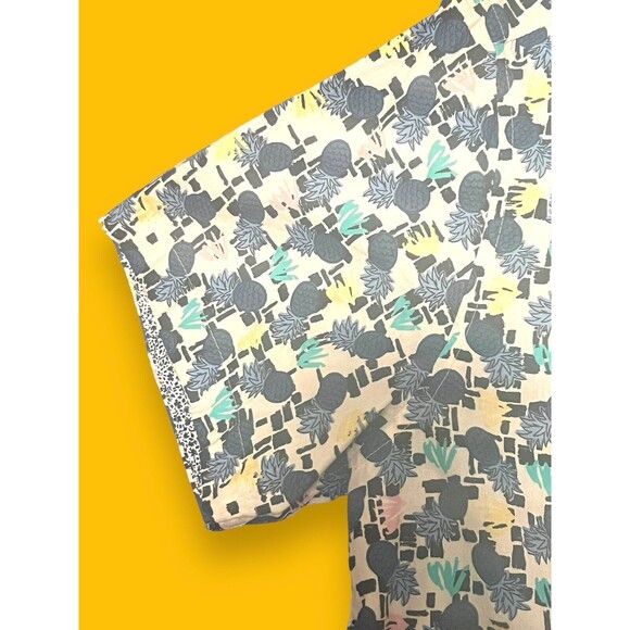 Recess Pineapples Summer Button Down Short Sleeve Men's Medium Slim Fit NWT New - Picture 2 of 8